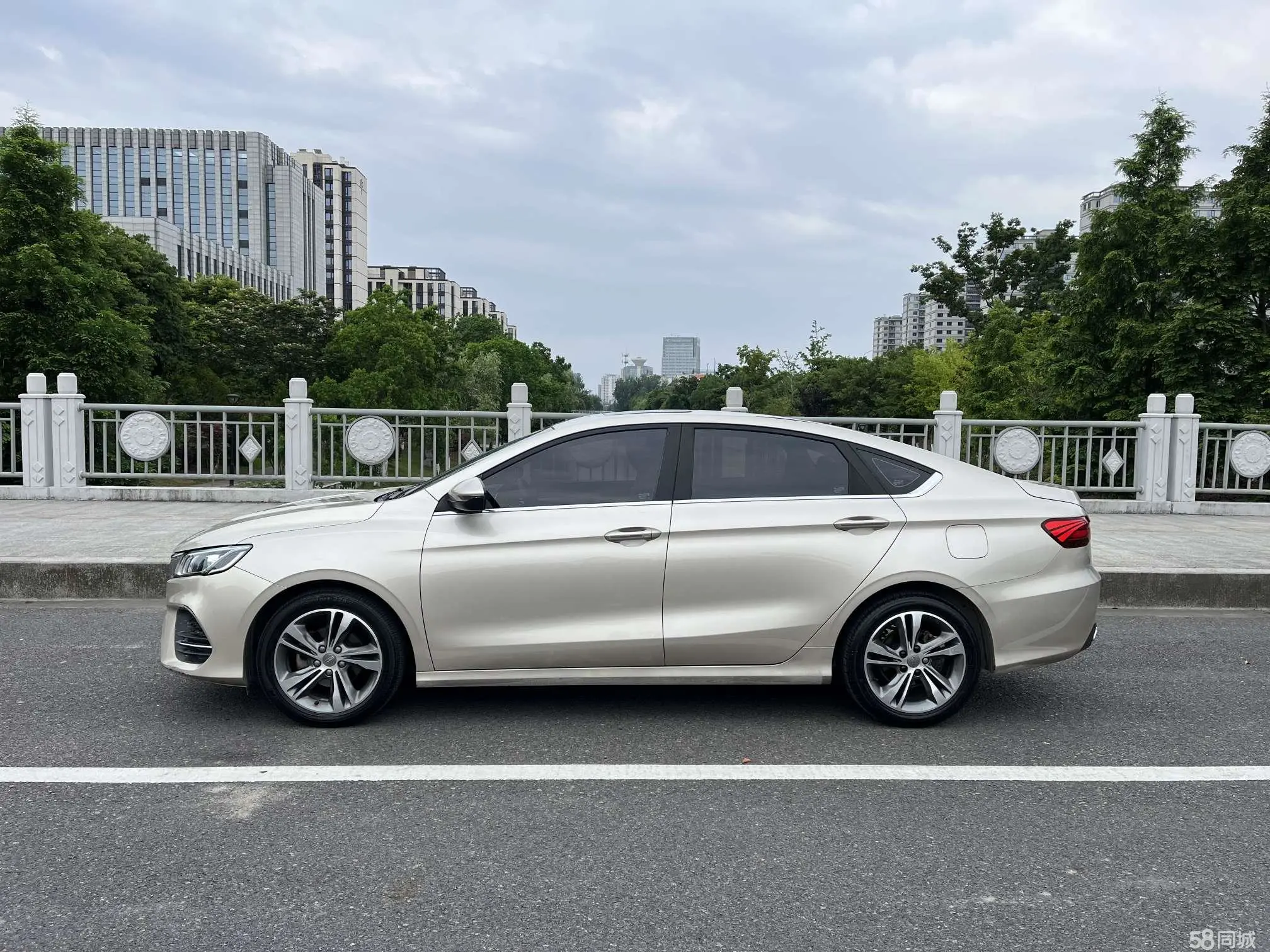 GEELY Binray 2018 car image #9