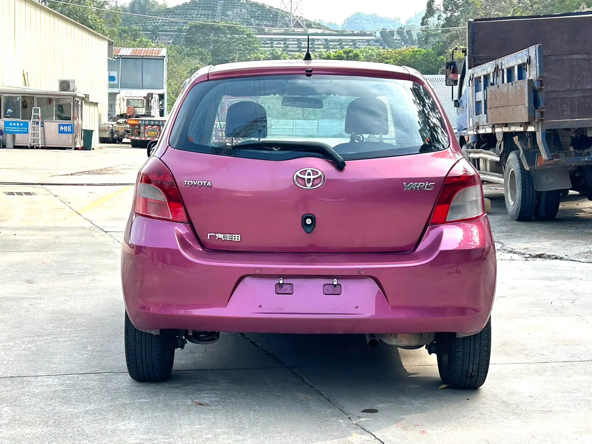 Toyota Yaris 2012 изображение автомобиля #9