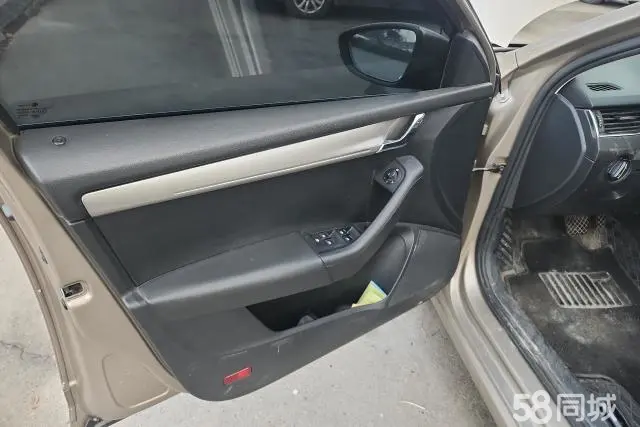 Skoda Octavia 2018 car image #9