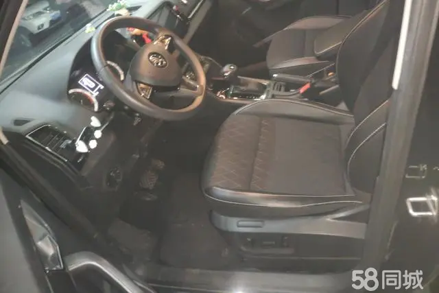 Skoda Karoq 2018 car image #9