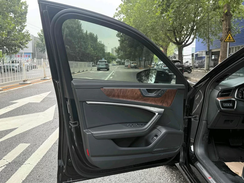 Audi A6L e-tron 2021 immagine di auto #9