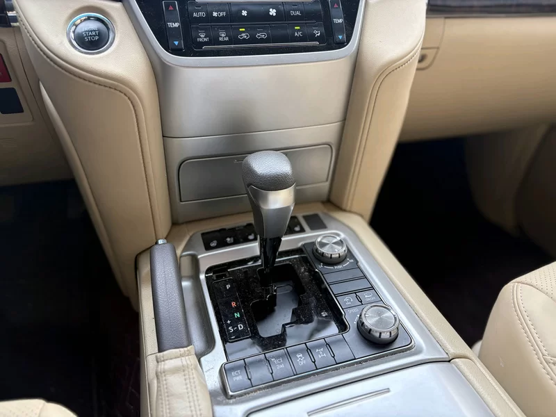 丰田 兰德酷路泽 2017 汽车图片 #9