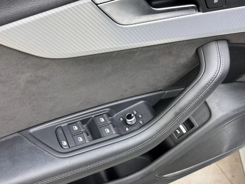 Audi A4 2019 immagine di auto #9