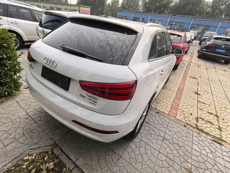 Audi Q3 2015 car image #9