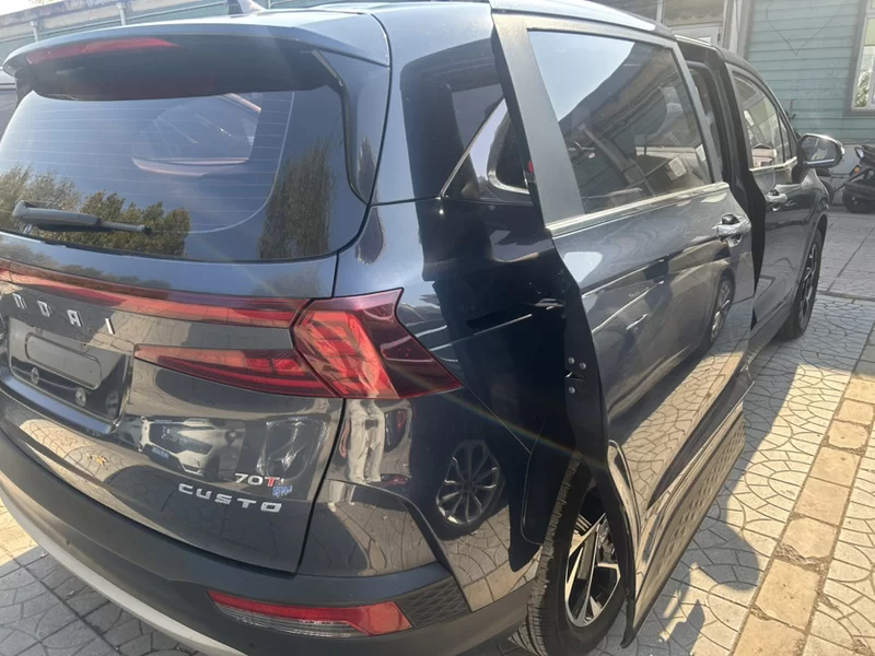 Hyundai Custo 2023 car image #9