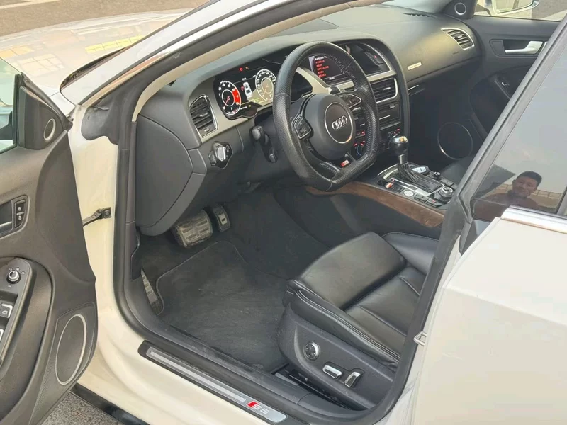 Audi S5 2012 car image #9