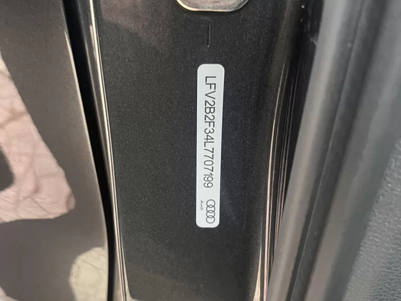 Audi Q3 2020 car image #9