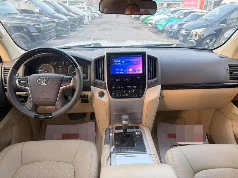 Toyota Land Cruiser 2022 car image #9