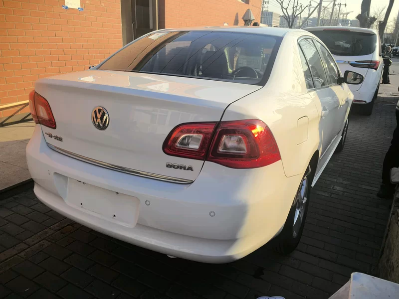 Volkswagen Bora 2012 car image #9