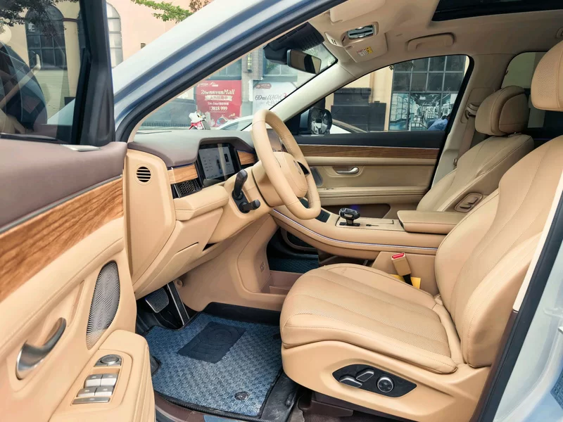 Toyota RAV4 2023 car image #9