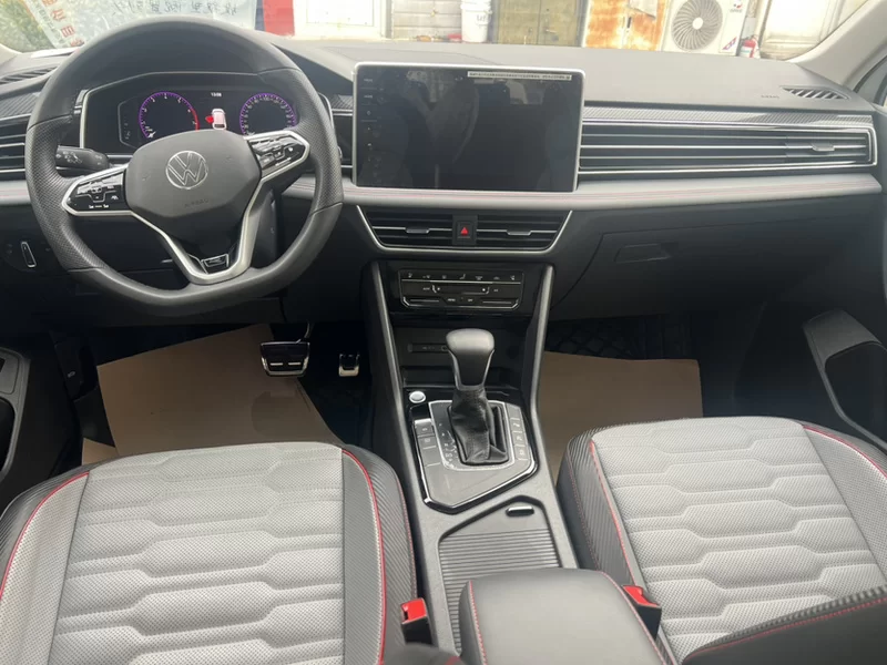 Volkswagen Tiguan L 2023 immagine di auto #9