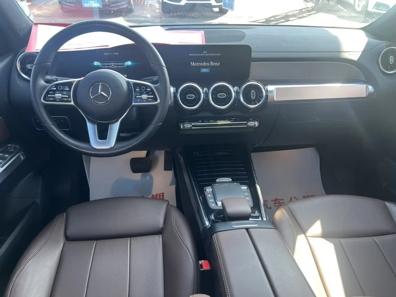 Mercedes-Benz GLB Class 2023 car image #9