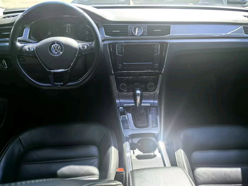 Volkswagen Passat 2017 car image #9