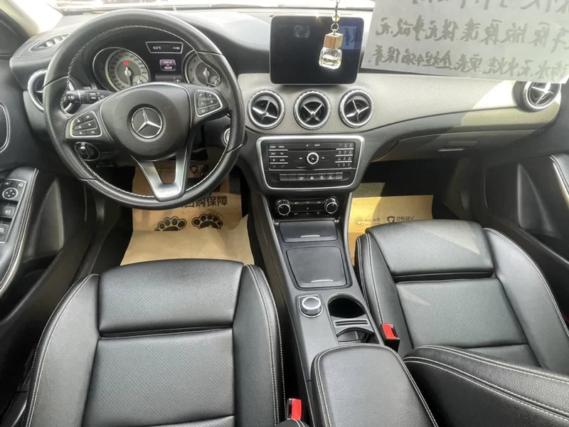 Mercedes-Benz GLA Class 2017 صورة سيارة #9