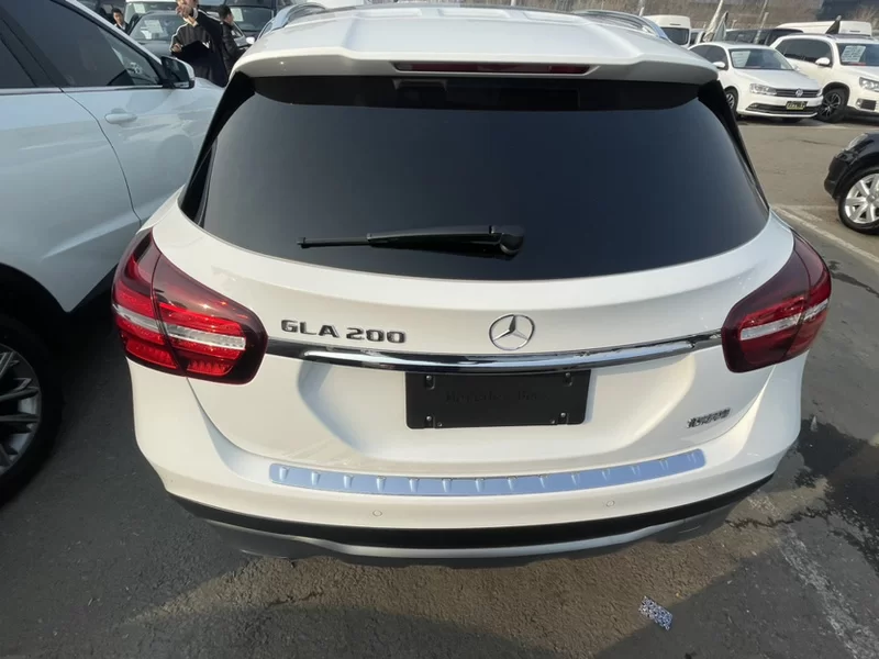 Mercedes-Benz GLA Class 2018 immagine di auto #9