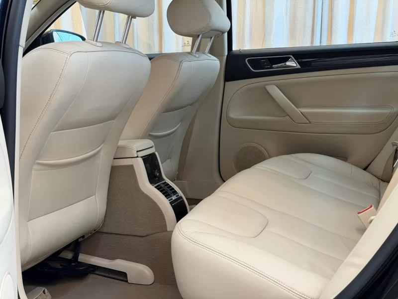 Volkswagen Passat Lingyu 2010 car image #9