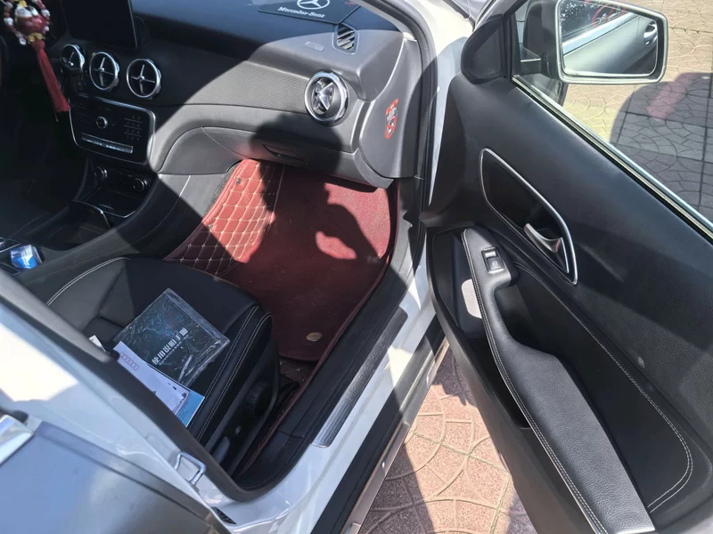 Mercedes-Benz GLA Class 2017 car image #9