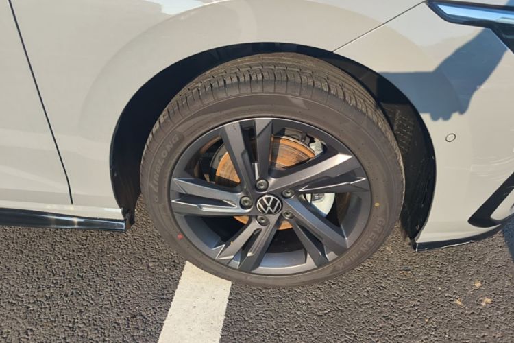 Volkswagen Golf 2024 car image #9