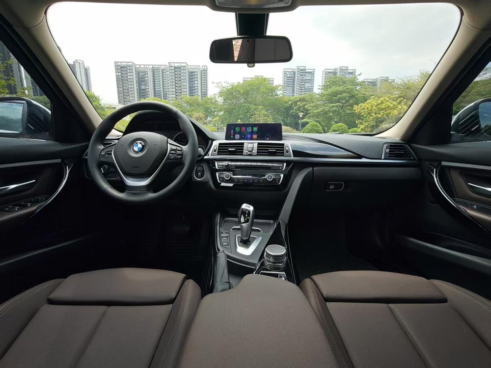 BMW 3 Series 2019 car image #15