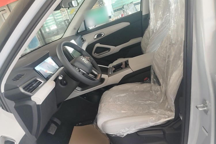 BYD YuanUP 2025 #15 BYD YuanUP 2025 car image #15