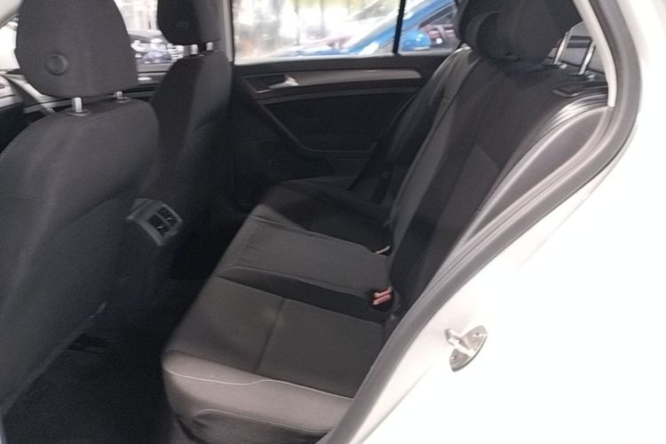 Volkswagen Golf 2015 car image #17