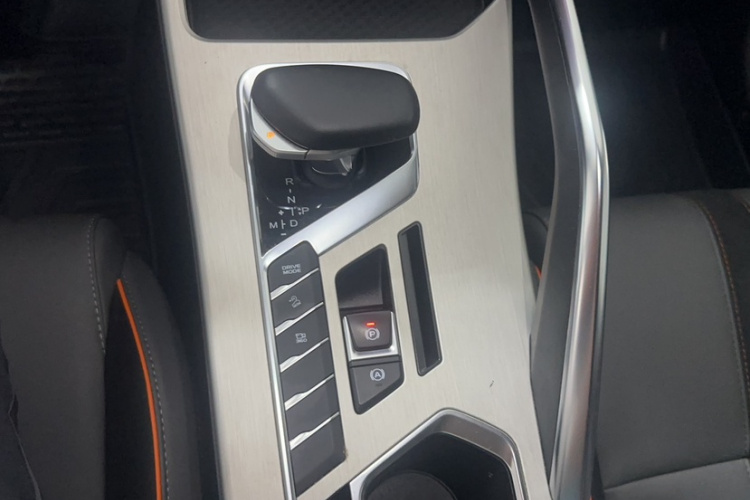 GEELY Coolray 2024 car image #13