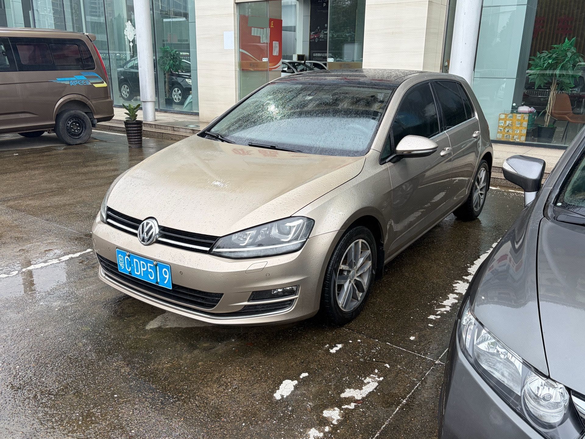 Volkswagen Golf 2014 car image 