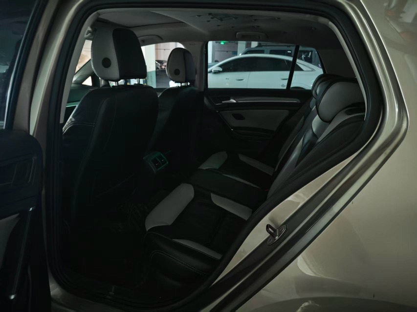 Volkswagen Golf 2015 car image #5