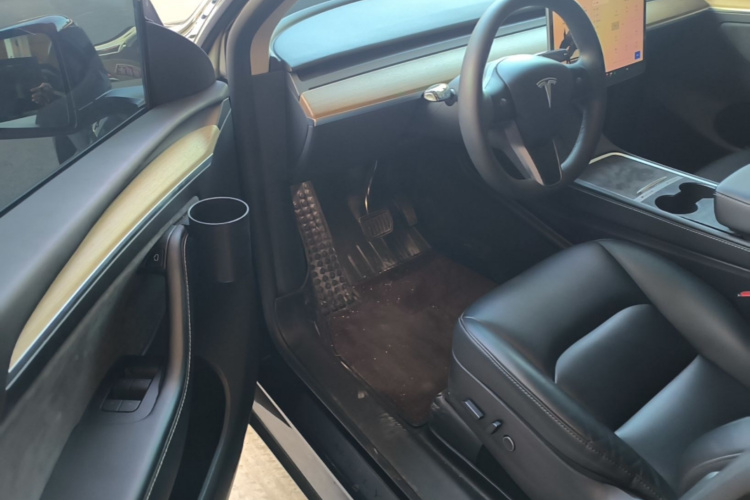 Tesla Model Y 2022 صورة سيارة #16