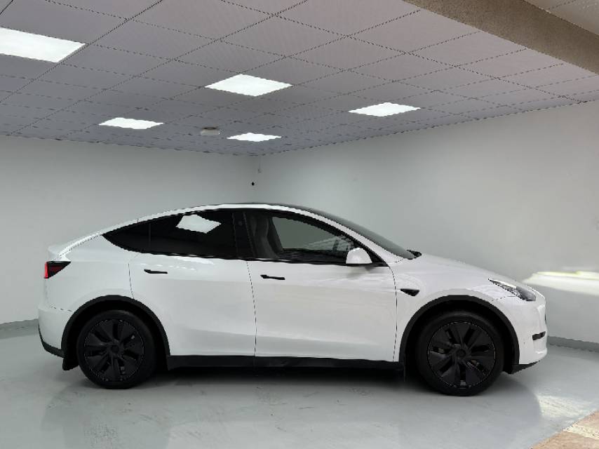 Tesla Model Y 2024 #3 Tesla Model Y 2024 car image #3