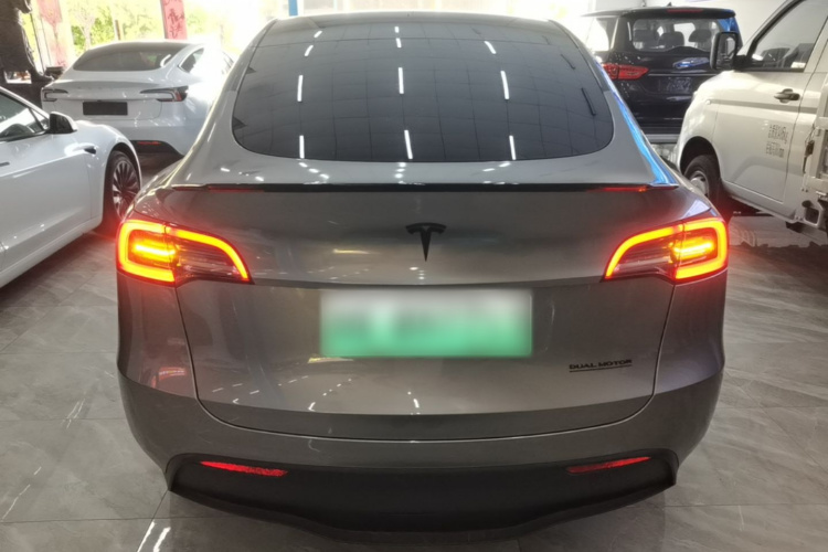 Tesla Model Y 2024 #6 Tesla Model Y 2024 car image #6