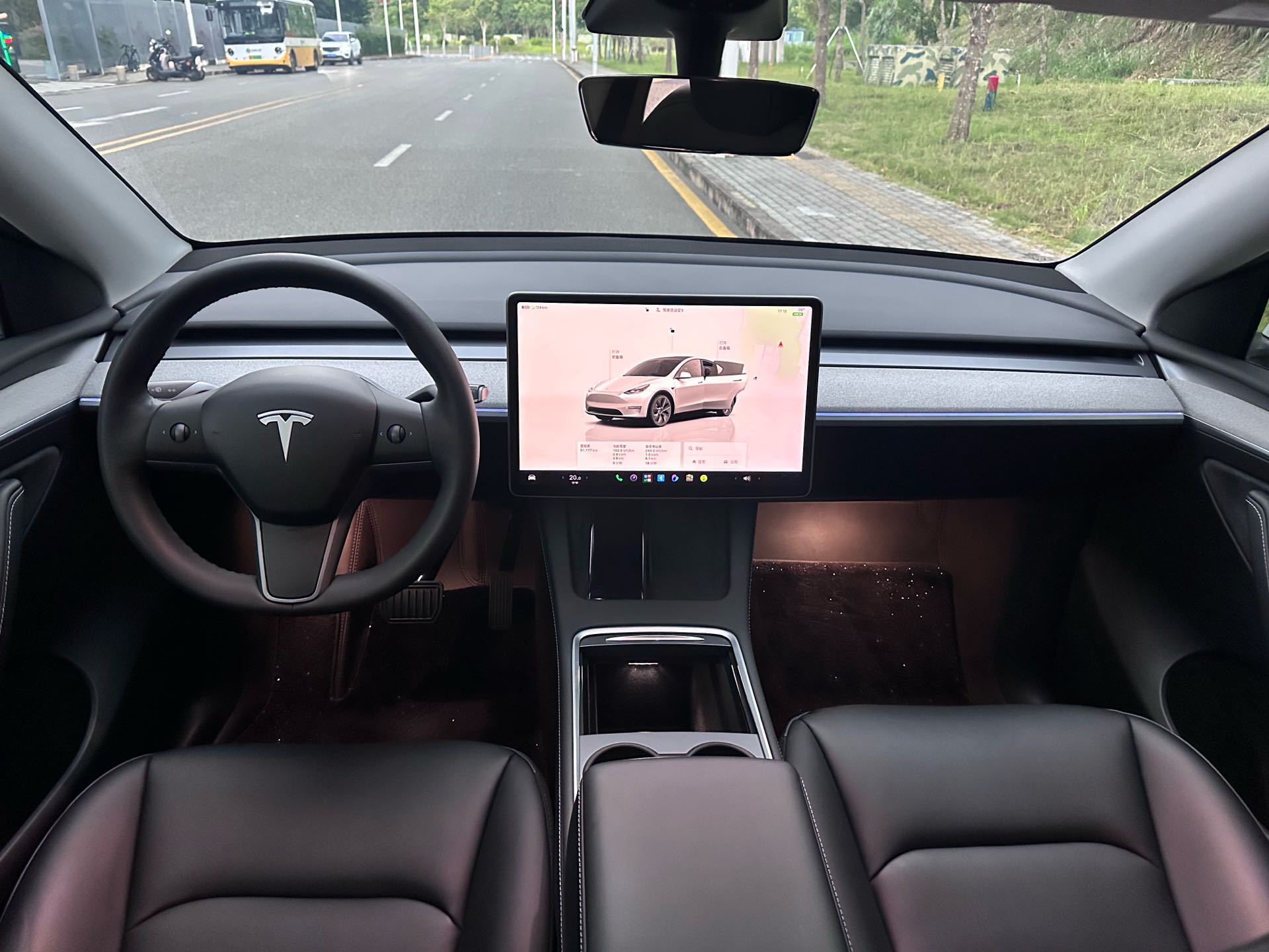 Tesla Model Y 2024 #11 Tesla Model Y 2024 car image #11