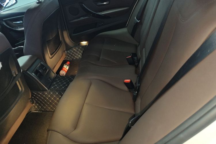 BMW 3 Series 2018 car image #17