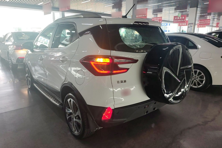 BYD Yuan 2017 #5 BYD Yuan 2017 car image #5