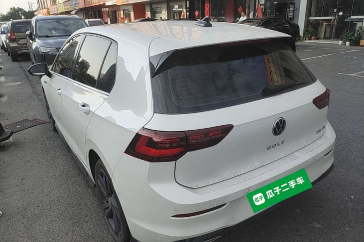 Volkswagen Golf 2024 car image #5