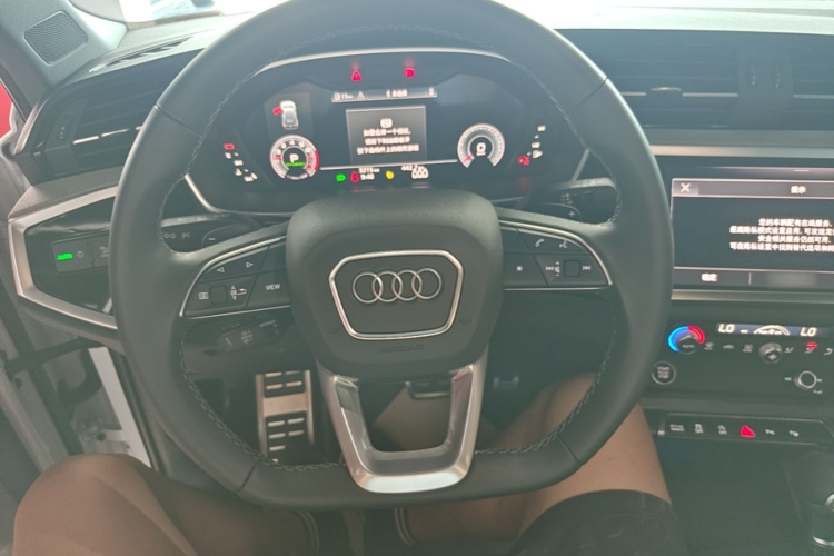 Audi Q3 2025 car image #11