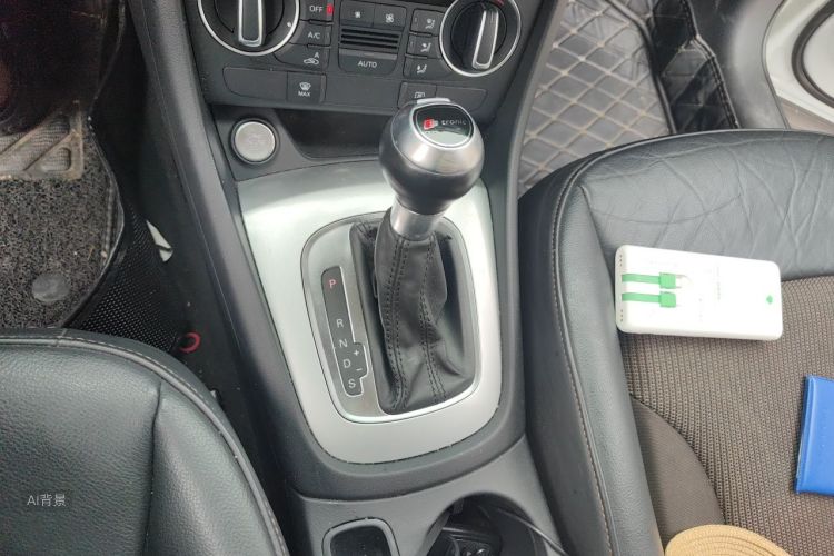 Audi Q3 2016 car image #16