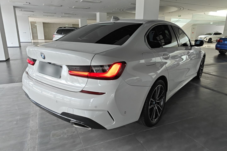 BMW 3 Series 2021 #7 BMW 3 Series 2021 immagine di auto #7