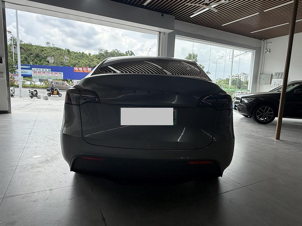 Tesla Model Y 2022 #4 Tesla Model Y 2022 car image #4