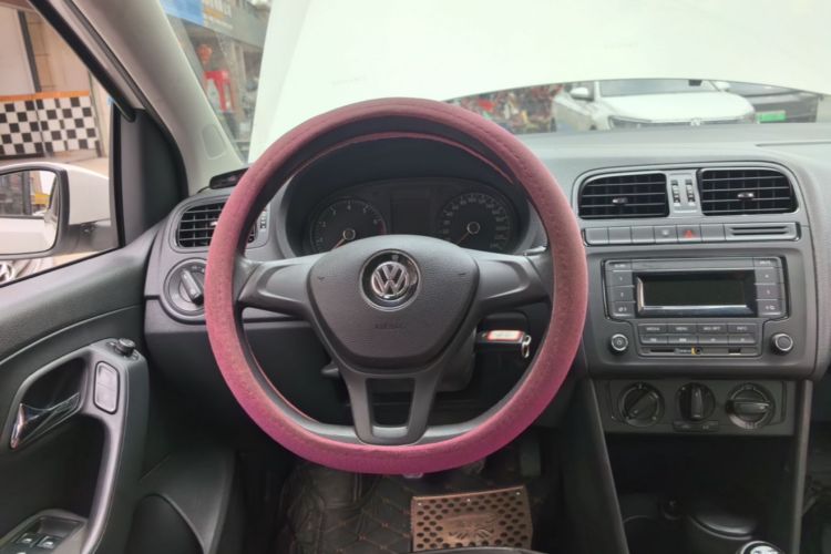 Volkswagen Polo 2015 #11 Volkswagen Polo 2015 car image #11