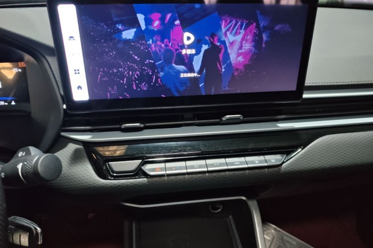 GEELY Emgrand 2025 car image #13
