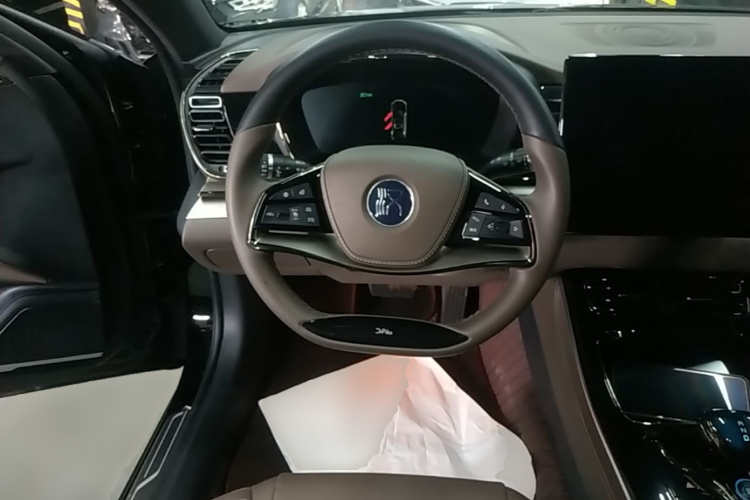 BYD Han 2024 car image #11