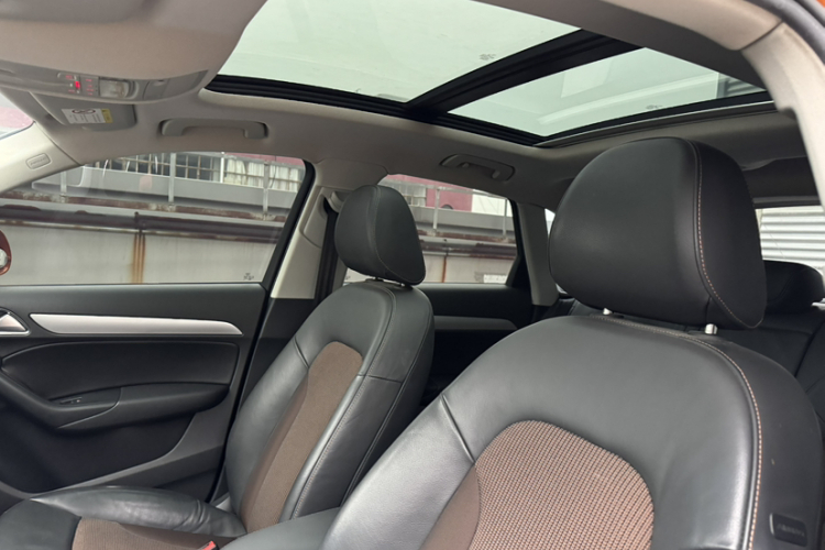 Audi Q3 2016 car image #10