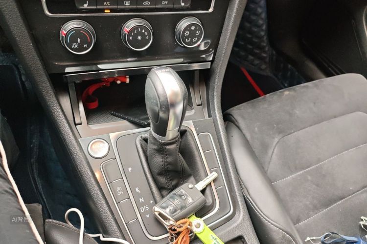 Volkswagen Golf 2020 car image #16