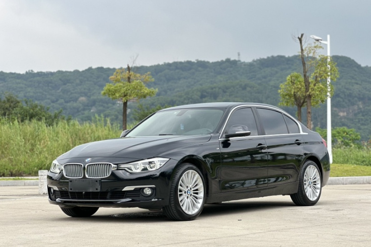 BMW 3 Series 2018 car image #2