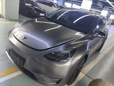 Tesla Model Y 2021 immagine di auto 