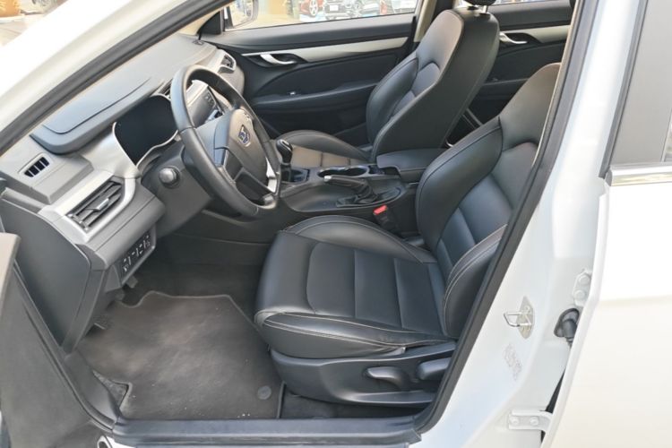 GEELY Emgrand 2019 car image #15