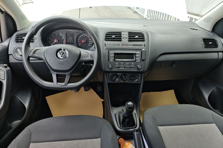 Volkswagen Polo 2016 car image #10