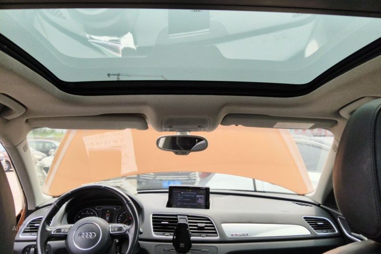 Audi Q3 2015 car image #20