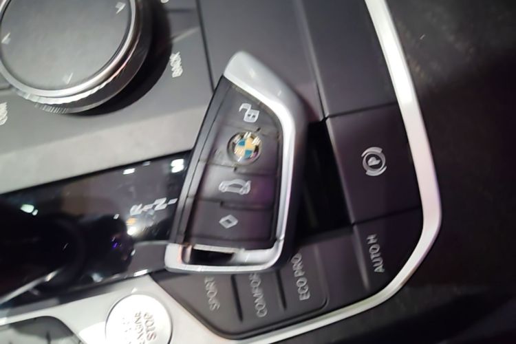 BMW 3 Series 2020 car image #9